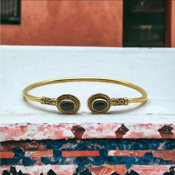 Adjustable Vintage Brass Bracelet with 2 real Onyx Cabochons - Picture 4 of 5